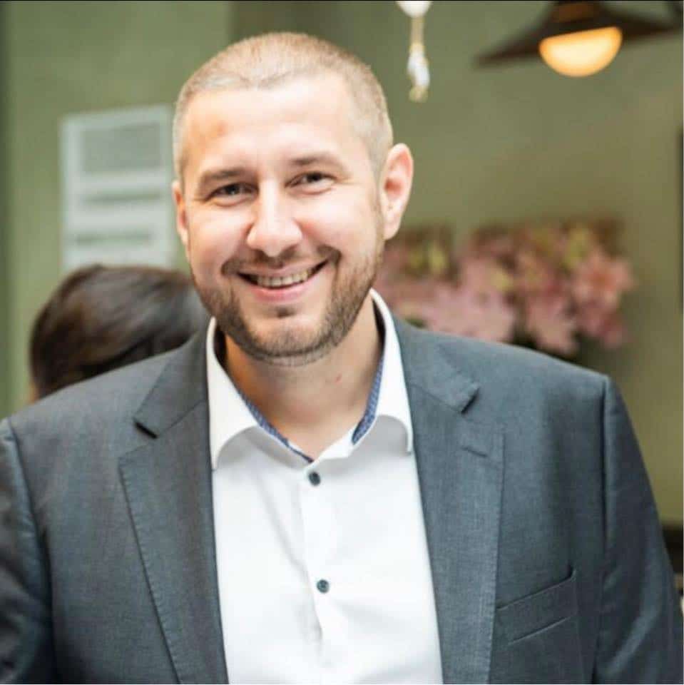 „Президентът чете ли законите, преди да подпише указите за обнародването им?“
