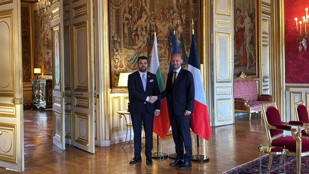 България разчита на Франция и ЕС за Северна Македония