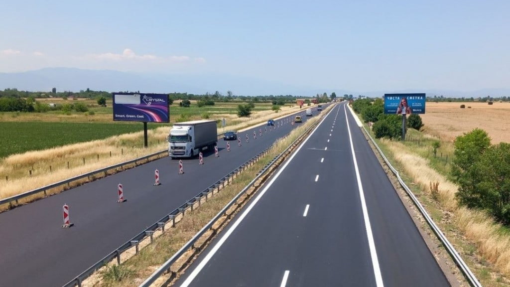 Слагат маркировка на „Тракия“ край Пазарджик