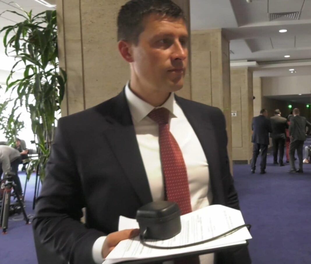 „Възраждане“, „Величие“ и МЕЧ атакуват кабинета в КС