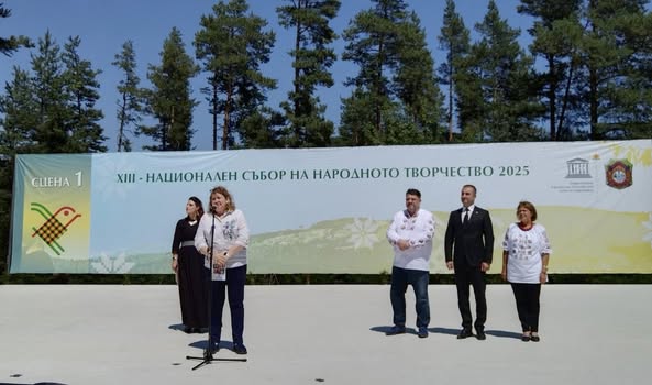 Зафиров и Киселова закриха събора на народното творчество в Копривщица