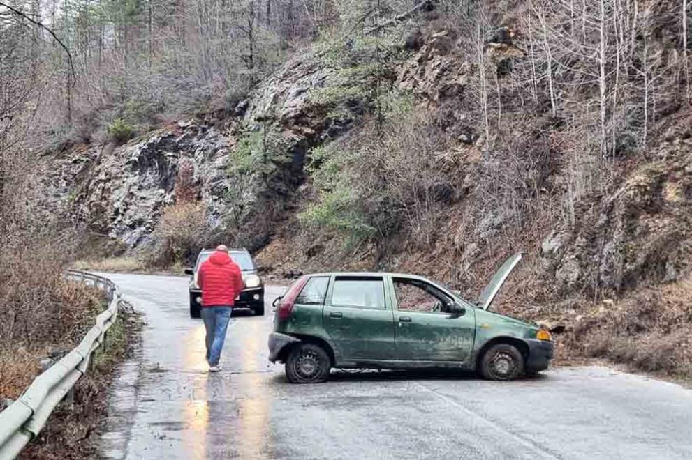 Младеж с рекордна алкохолна концентрация излетя от пътя край Смилян