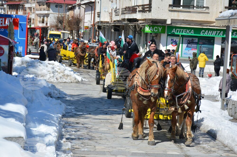 Банско празнува Тодоровден с шествие на коне