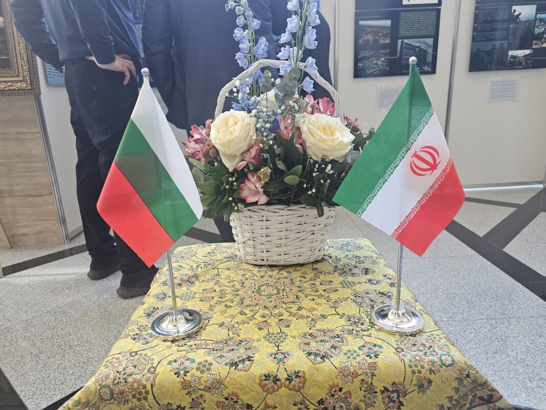 България влиза в разговорите за Ормузкия проток, без участие във военни действия