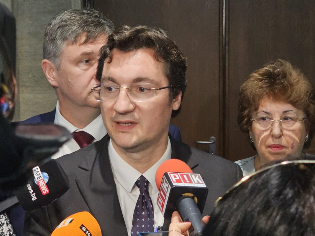 Крум Зарков иска вот на доверие след тежките резултати