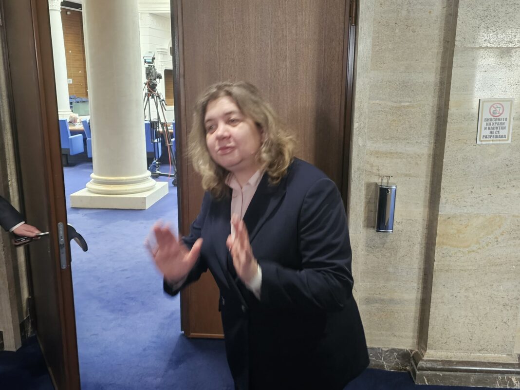 Киселова: Отговорността вече е на Андрей Гюров