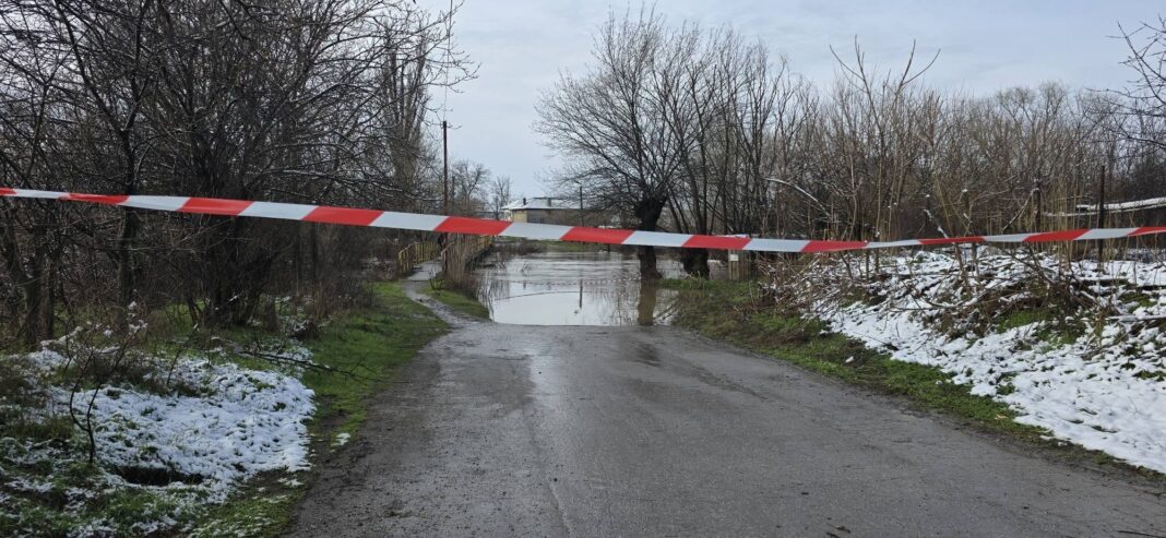 Бърза реакция на община Гълъбово предотврати наводнение в село Обручище