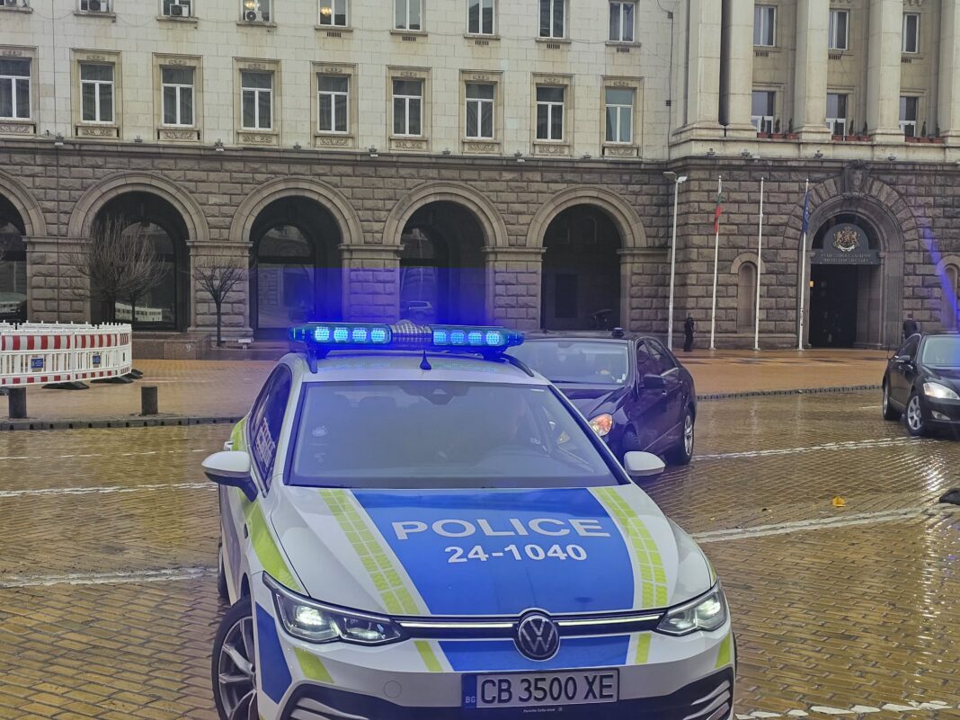 Две инстанции потвърдиха екстрадиция на ученик за бомбени заплахи