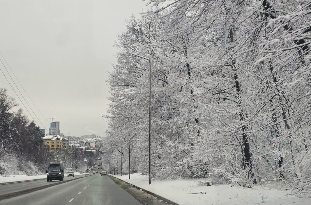 Значителна облачност и студено време в страната