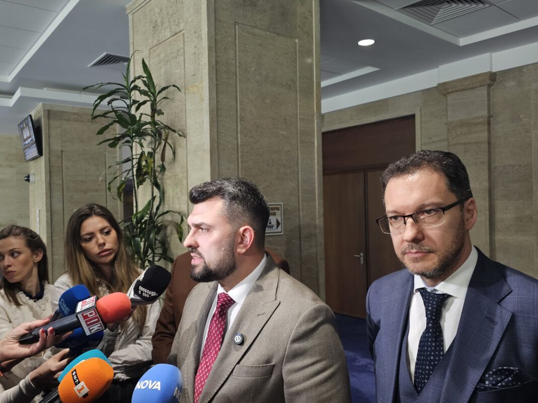 Георгиев: Спирането на военната помощ за Украйна застрашава икономиката и стратегическата позиция на България