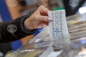 Избирателната активност достига 4,9% към 9:00 часа