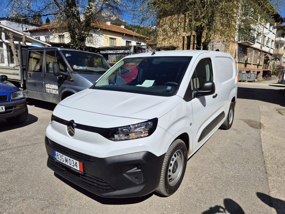 Община Тетевен с нов автомобил за социалния патронаж