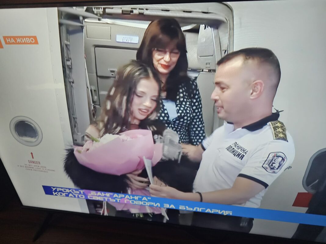 Хиляди българи посрещнаха Дара в София, звездата ни става почетен гражданин на София
