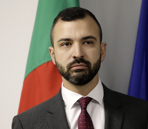 Здравков: Депутатите трябва да служат за пример, замразяваме заплатите си