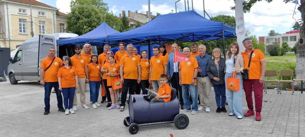 Рекордните 170 ретро автомобила събра юбилейният парад в Кубрат