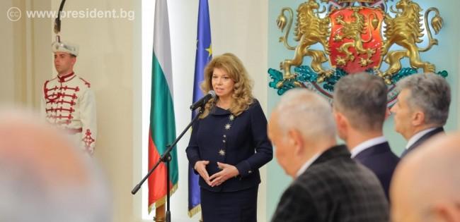 Президентът Илияна Йотова връчи Почетни знаци за принос към културата и образованието