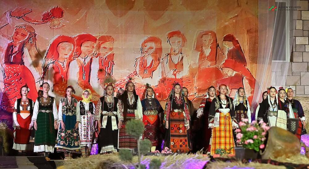 Елешница отново събира магията на българската носия и фолклор