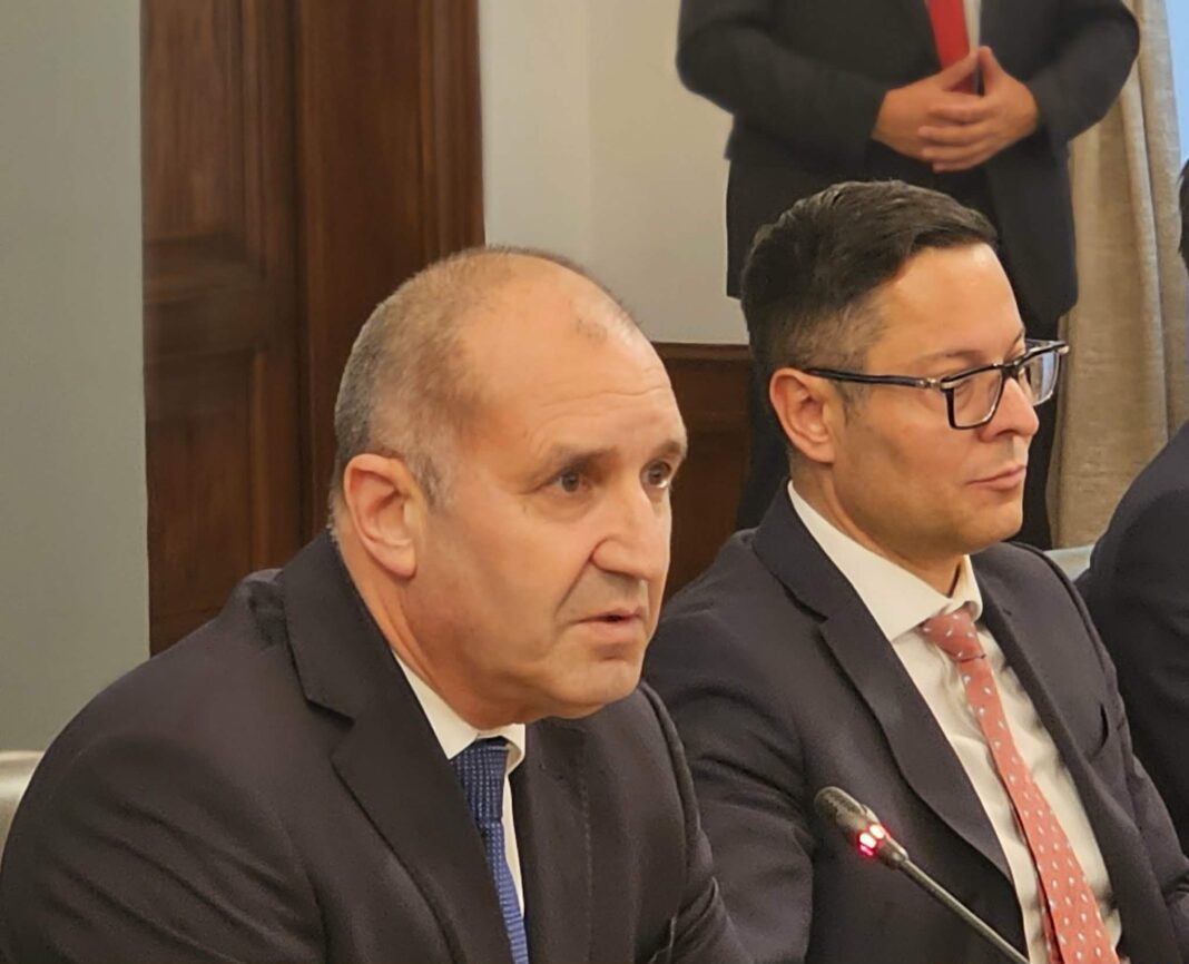 Радев: Правителството подготвя национална стратегия за ускорено развитие на пътната инфраструктура