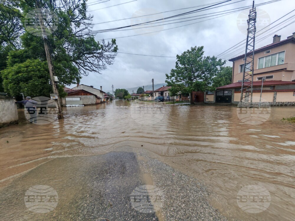 Министри проверяват възстановяването на скъсания водопровод за Севлиево