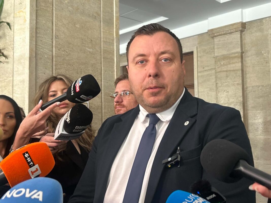 Петър Петров алармира: Българските граждани са неравнопоставени като потребители на услуги