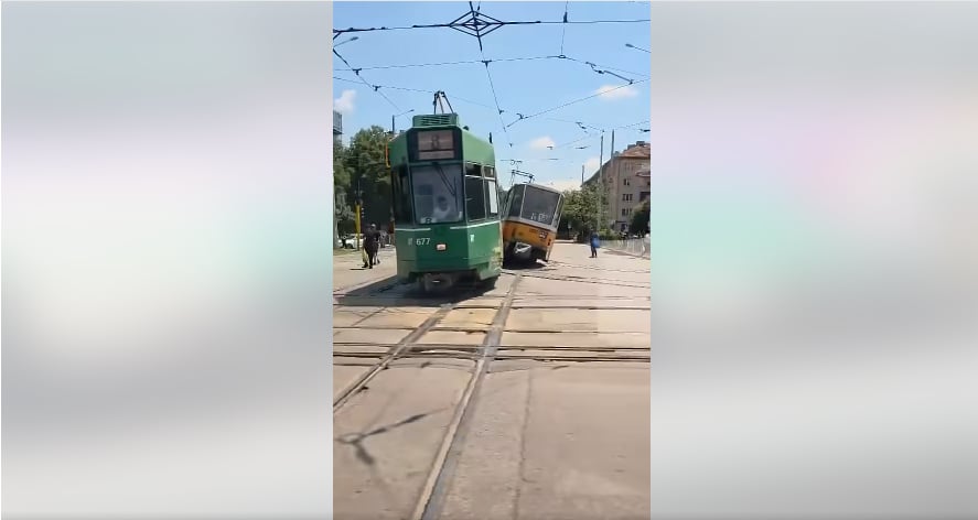 Два трамвая се удариха в София