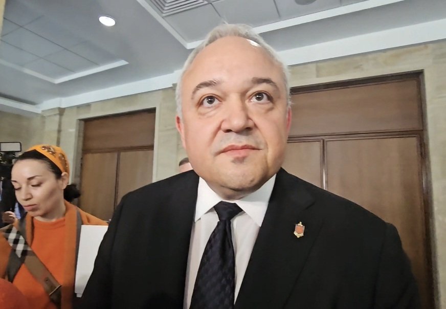 Демерджиев: 25 задържани при акция във Варна, включително общински служители, разследването продължава