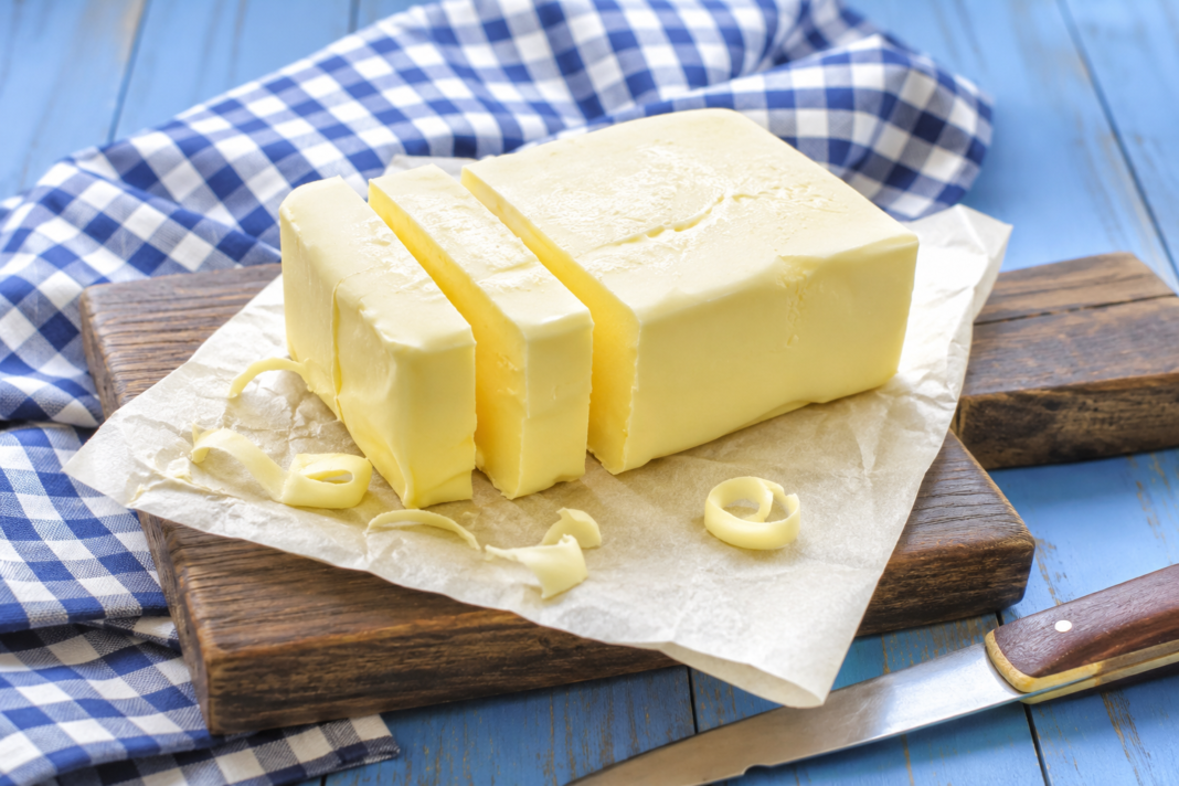 Палмово масло и свинска мас открити в продукт, продаван като краве масло
