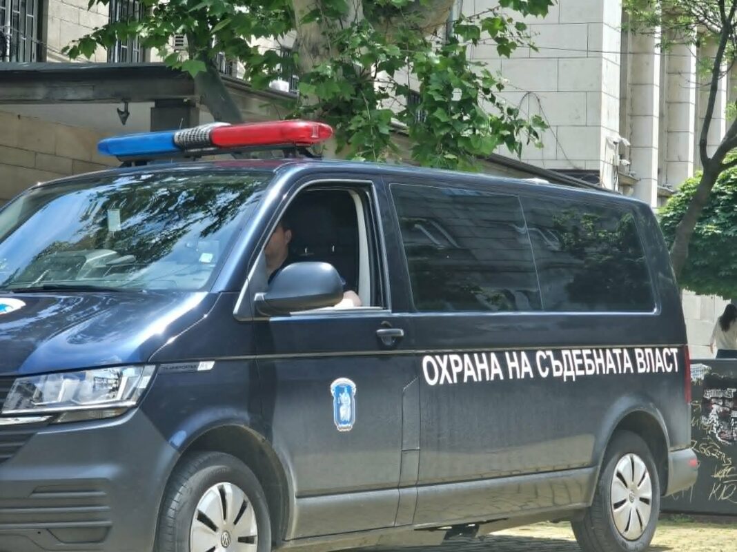 Водачите на колите са виновни за катастрофата с автобуса, сочат доказателствата