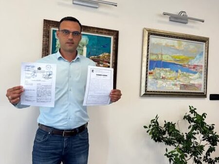 Голям успех за Бяла – кметът Пеньо Ненов показа документите за пристанище „Чайка“