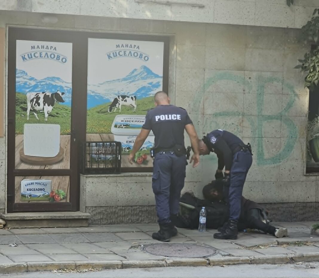 Обвиниха бивш полицай за убийството на 21-годишния мъж в Съединение