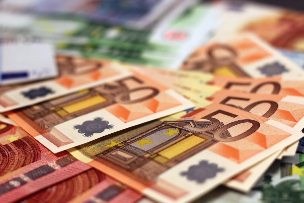 От 1 октомври изплащат по 50 евро „инфлационен чек“