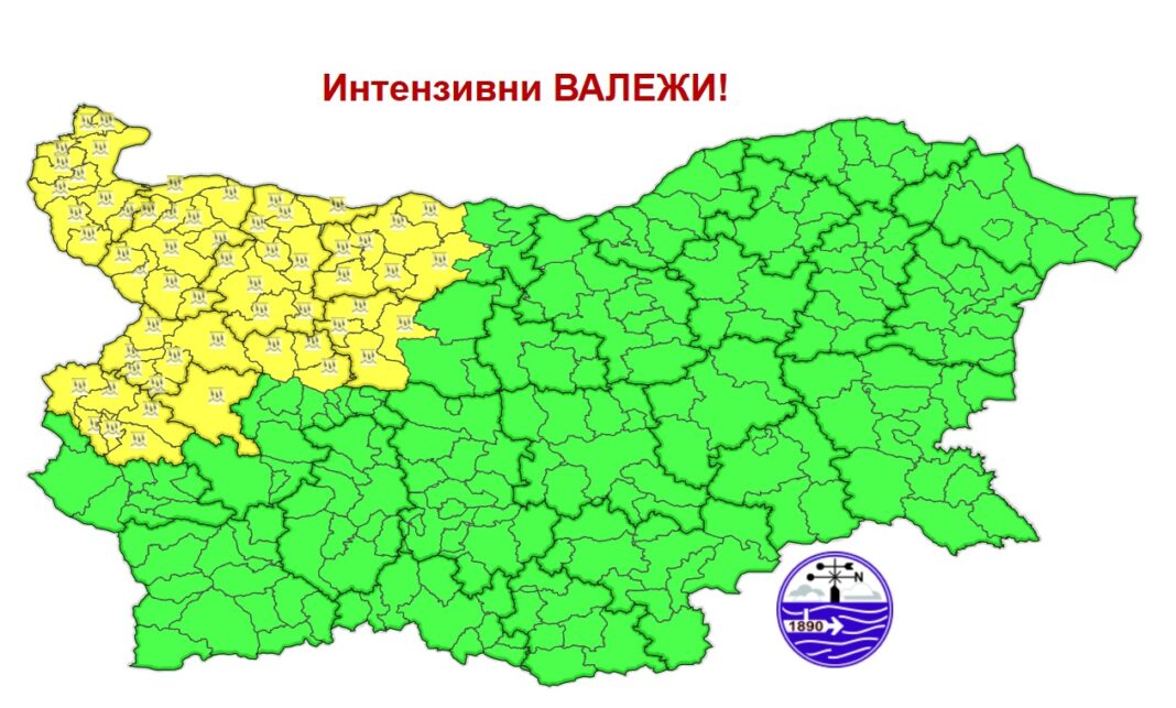 Жълт код за интензивни валежи в осем области, очакват се гръмотевични бури