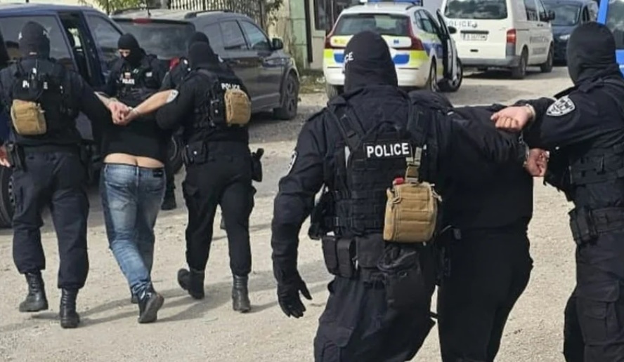 Откриха фентанил при полицейска акция в Хасково, задържани са 13 души