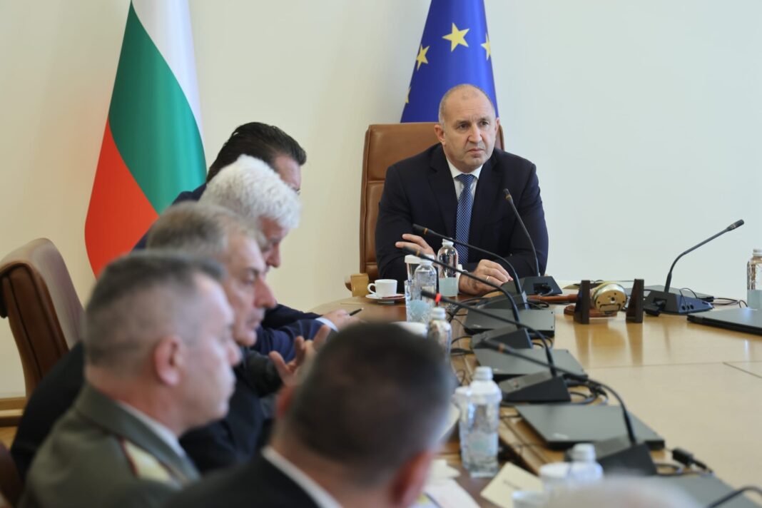 Румен Радев разкри с какви дронове са атакувани двата кораба в Черно море