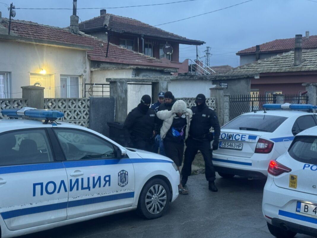 Петима задържани при мащабна полицейска акция във Варненско