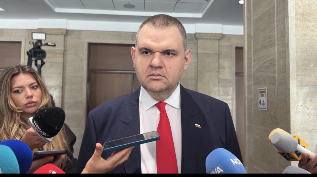 Пеевски похвали Йотова за свикването на КСНС, но отрече да я подкрепя