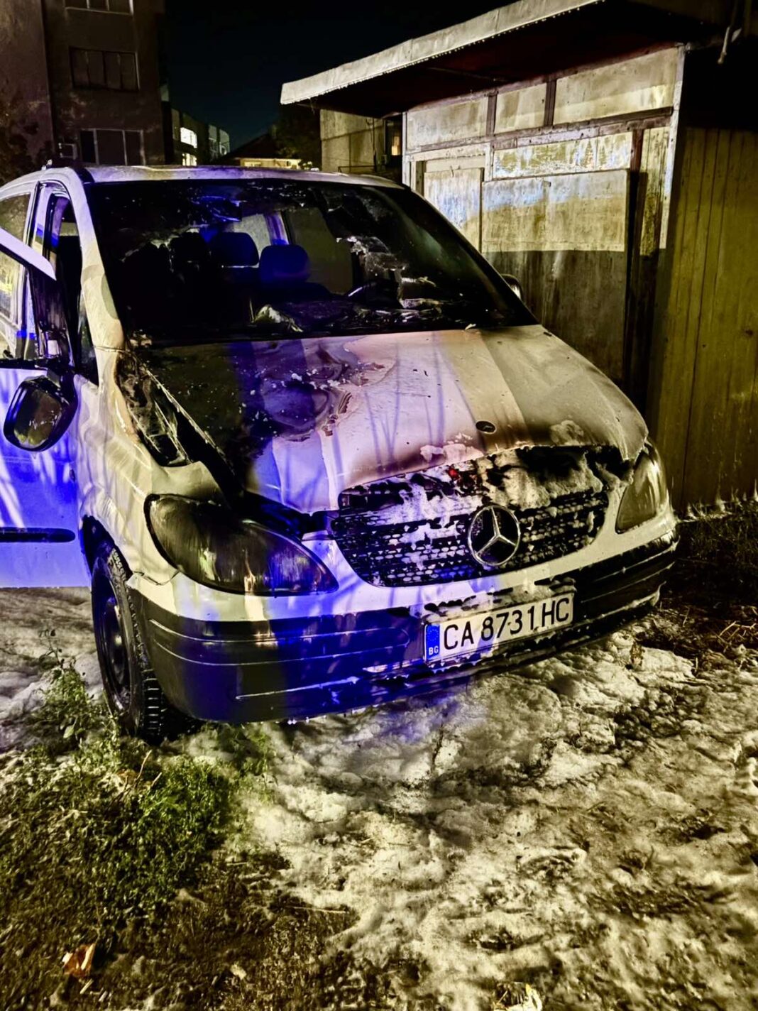 Подпалиха два автомобила на ДПС